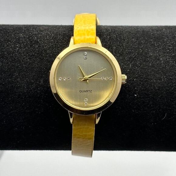 Gold watch - Picture 1 of 3